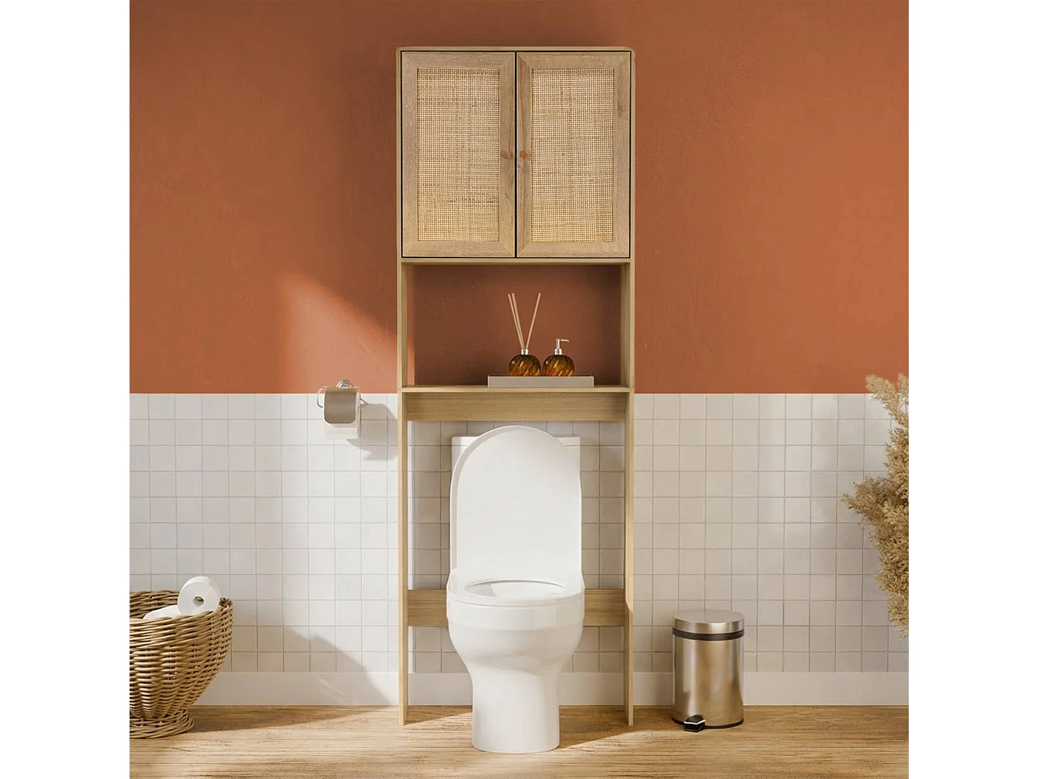 Estante mueble de wc decorada en madera y caña natural