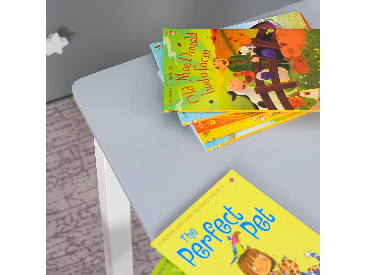 Set tavolo per bambini 2 sedie e cassapanca in legno bianco e grigio