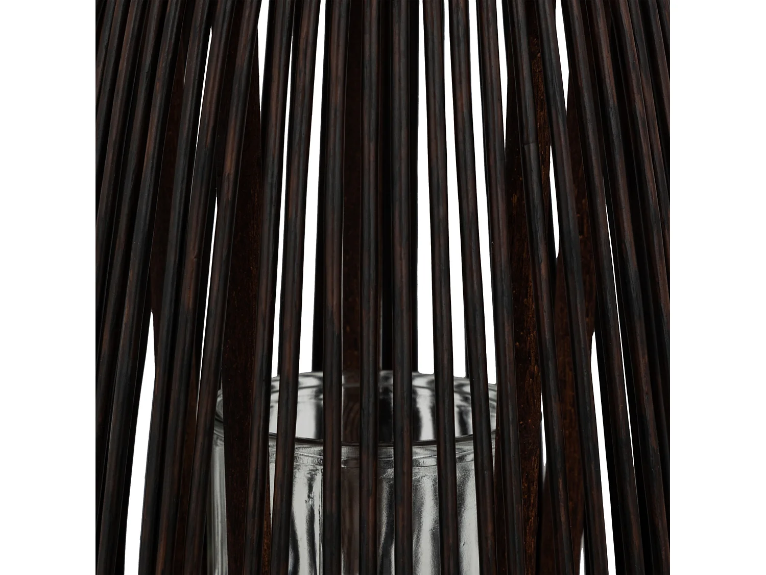 Linterna de madera marrón