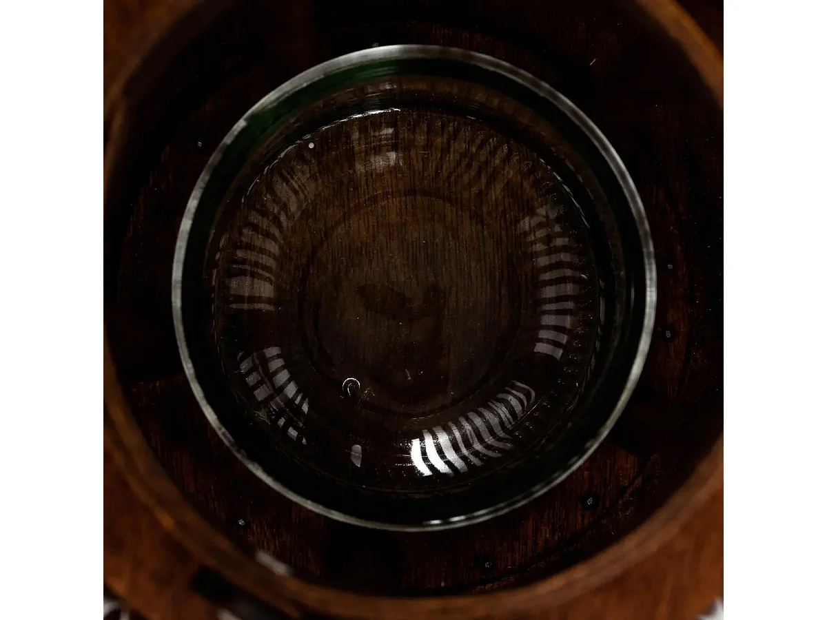 Linterna de madera marrón