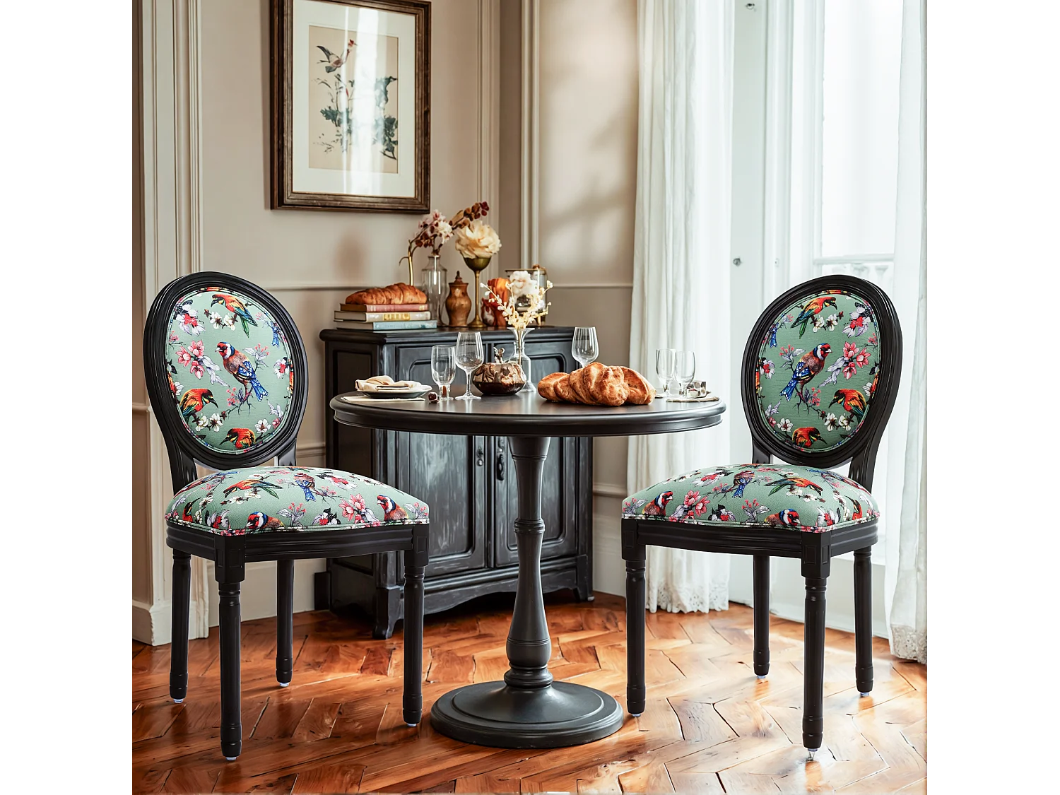Lote de 2 sillas de comedor - Estilo Luis XVI con medallón, en madera maciza tallada y patinada - Motivo verde de pájaros y flores - Elegancia retro