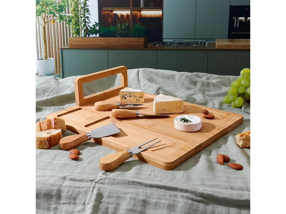 Planche à fromage en bambou 36x28cm avec son support de 4 couteaux inclus