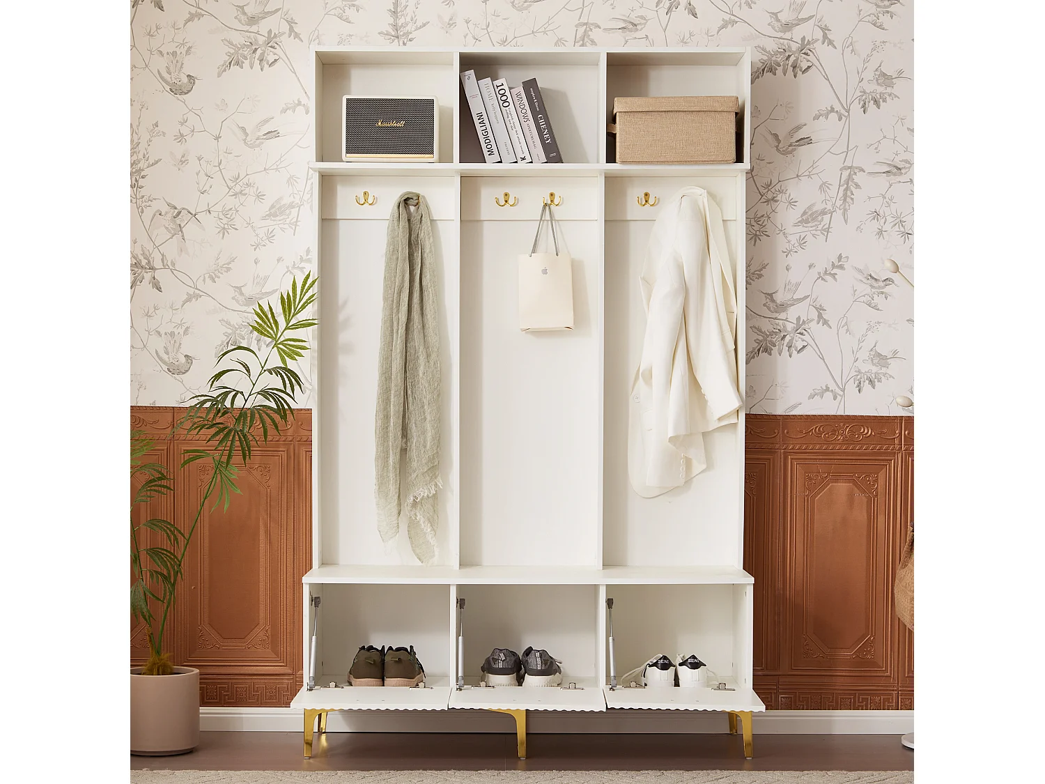 Vestiaire blanc avec 3 porte et 6 crochets, pieds dorés, 120 x 40 x 191.5 cm