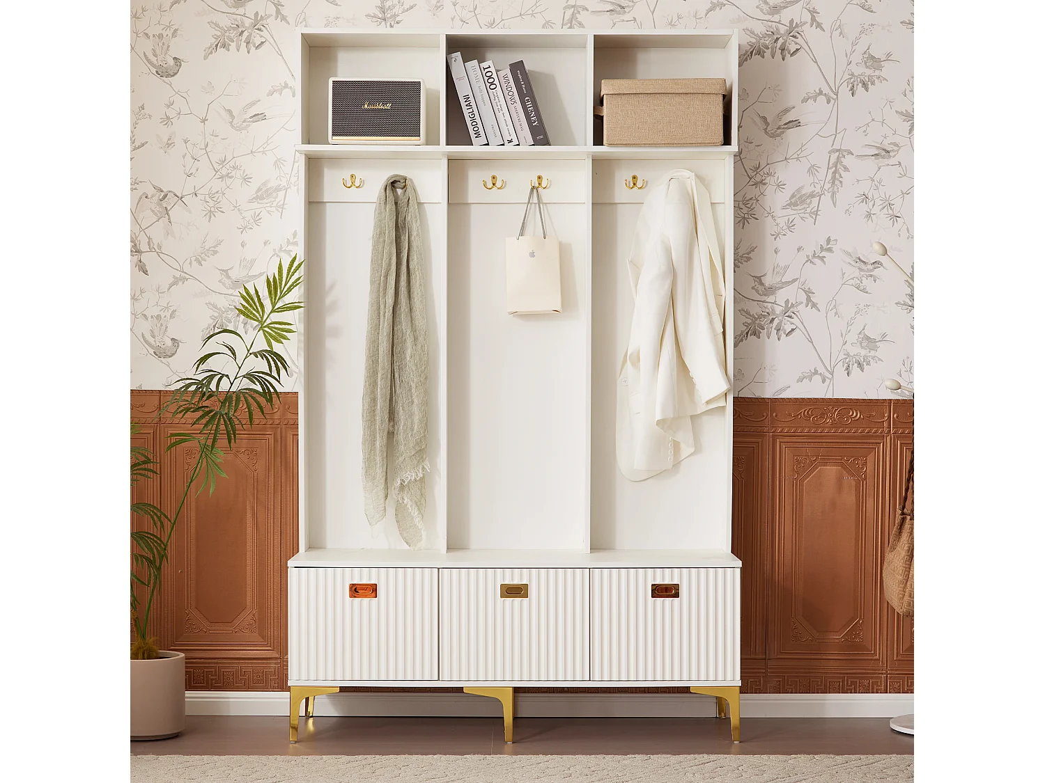 Vestiaire blanc avec 3 porte et 6 crochets, pieds dorés, 120 x 40 x 191.5 cm