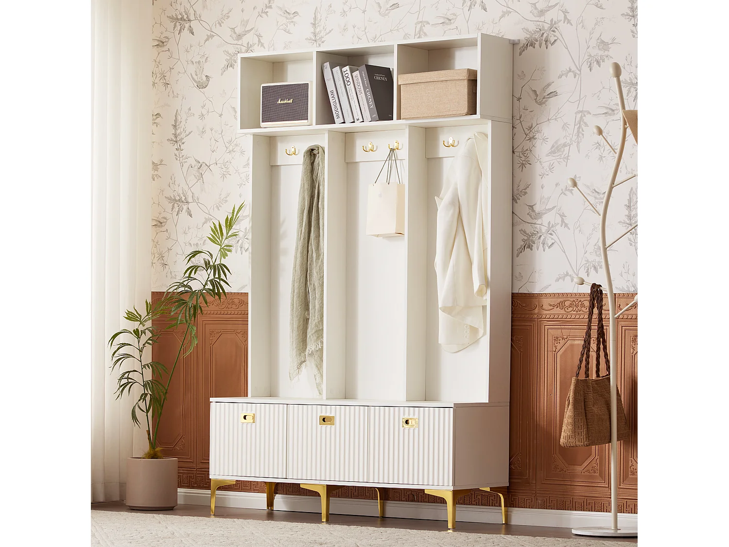 Vestiaire blanc avec 3 porte et 6 crochets, pieds dorés, 120 x 40 x 191.5 cm