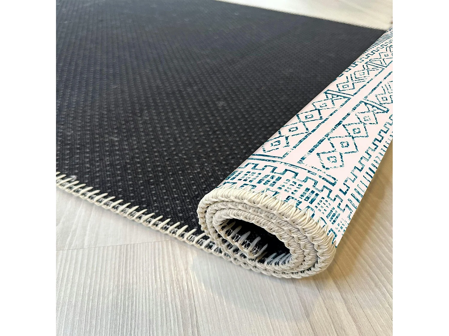 Tapis écru contrasté – motifs bleus, 160x230 cm ISTANBUL