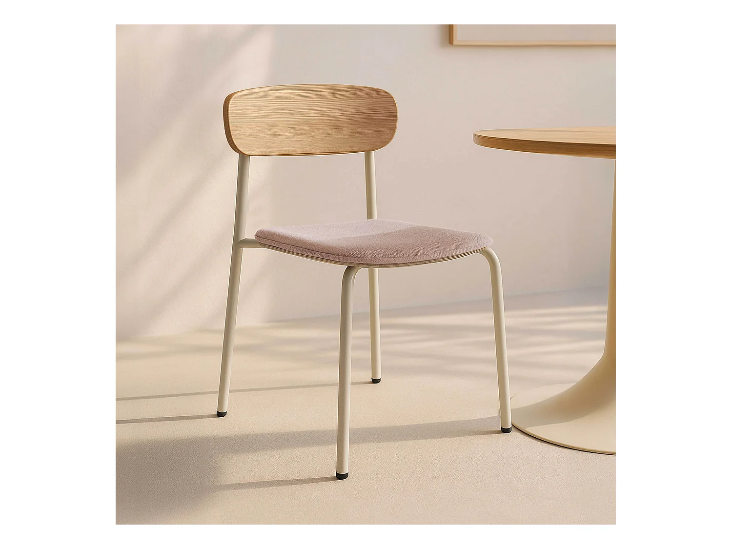 Lot de 2 chaises empilables en bois rose