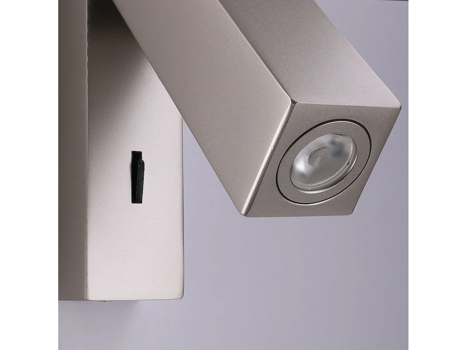 LEDS C4 Lumière De Lecture Hall Surface Led 3W Blanc Chaud - 3000K On-Off Nickel Sati