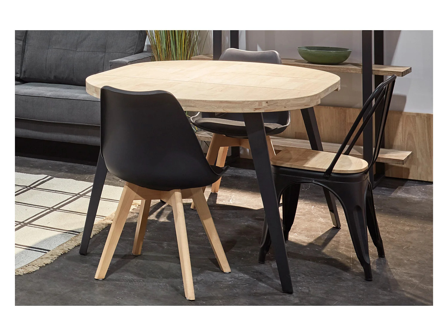 Table à manger ronde extensible en bois coloris chêne nordique pieds noir - diamètre 100-180 x hauteur 76 cm