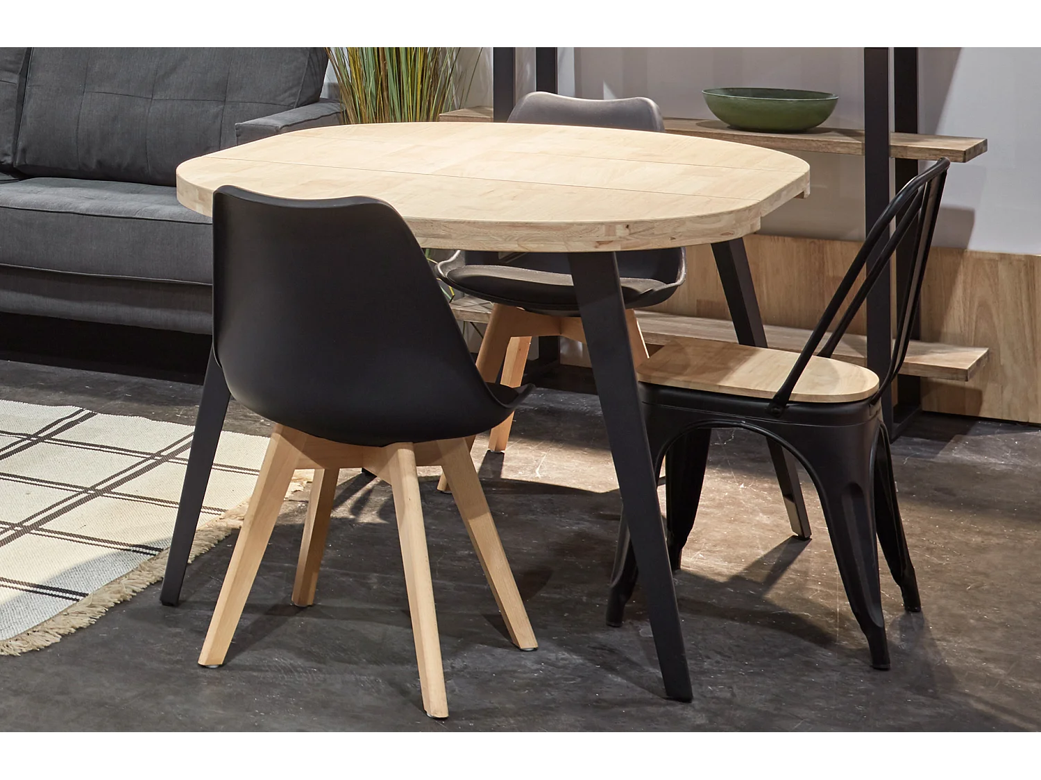 Table à manger ronde extensible en bois coloris chêne nordique pieds noir - diamètre 100-180 x hauteur 76 cm