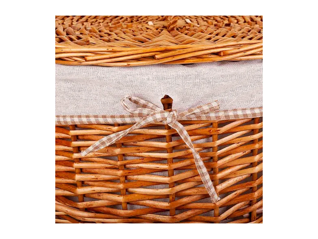 Set aus Wäschekorb und zwei braun gefütterten Weidenkörben