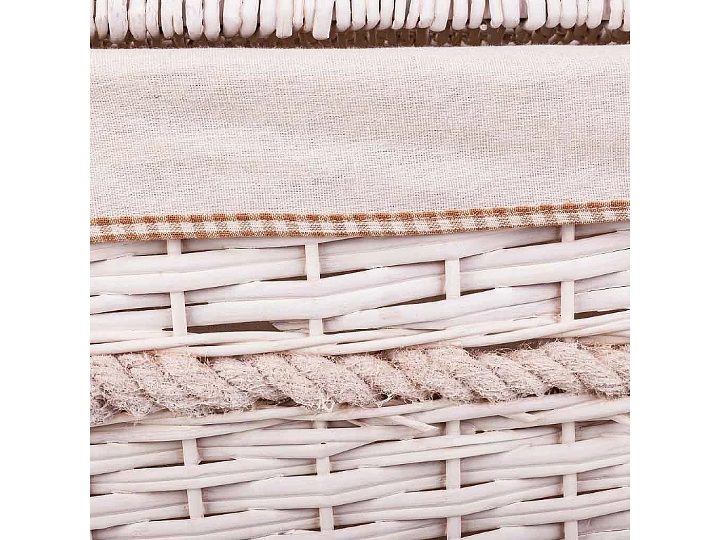 Conjunto de cesto de roupa suja e dois cestos de vime forrados de branco