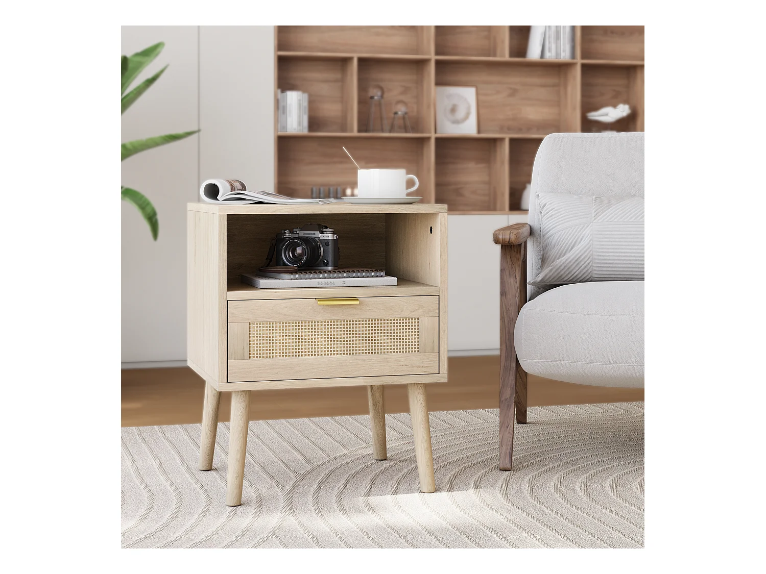 Table de chevet bohème en rotin, design médiéval moderne, MDF et panneau de particules, avec étagère ouverte et poignée dorée (45x40x55 cm)