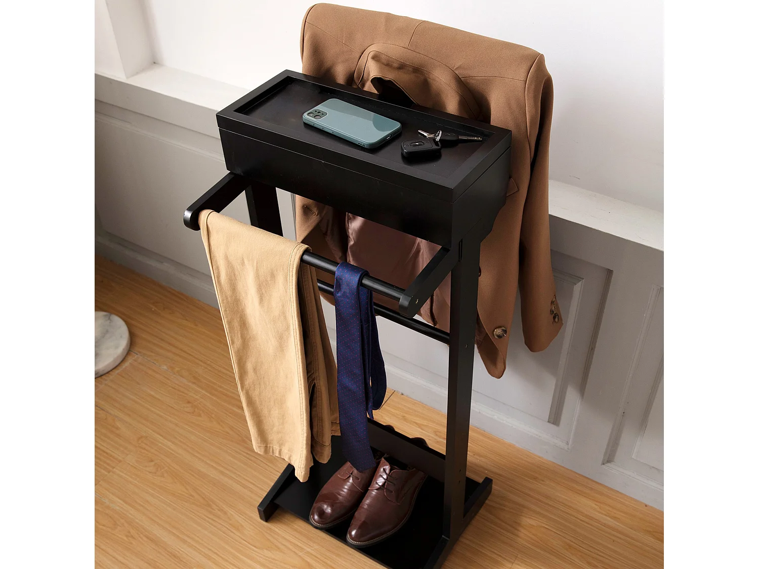 Porte-vêtements portable noir avec organisateur de rangement, MDF, tige en bois massif (44x36.5x110cm)