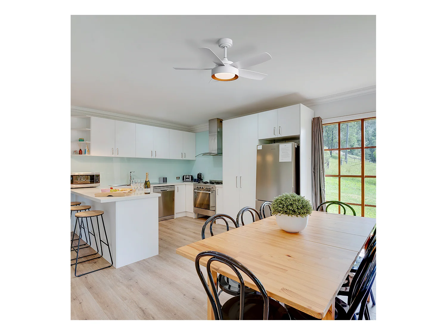 Ventilateur de plafond avec lumière LED 22W, télécommande, moteur DC réversible, ABS, blanc (106.6x106.6x35.5cm)