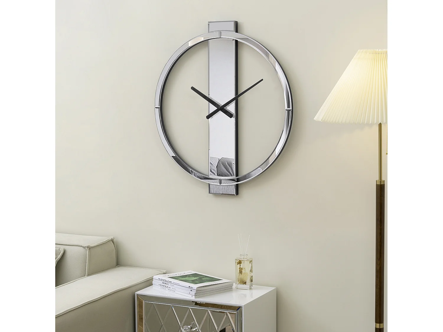 Horloge murale moderne en verre miroir, design épuré, MDF et verre, argenté (68x60x3.8 cm)