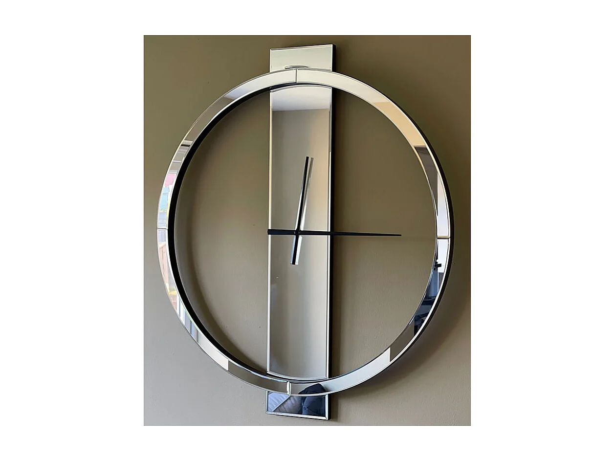 Horloge murale moderne en verre miroir, design épuré, MDF et verre, argenté (68x60x3.8 cm)