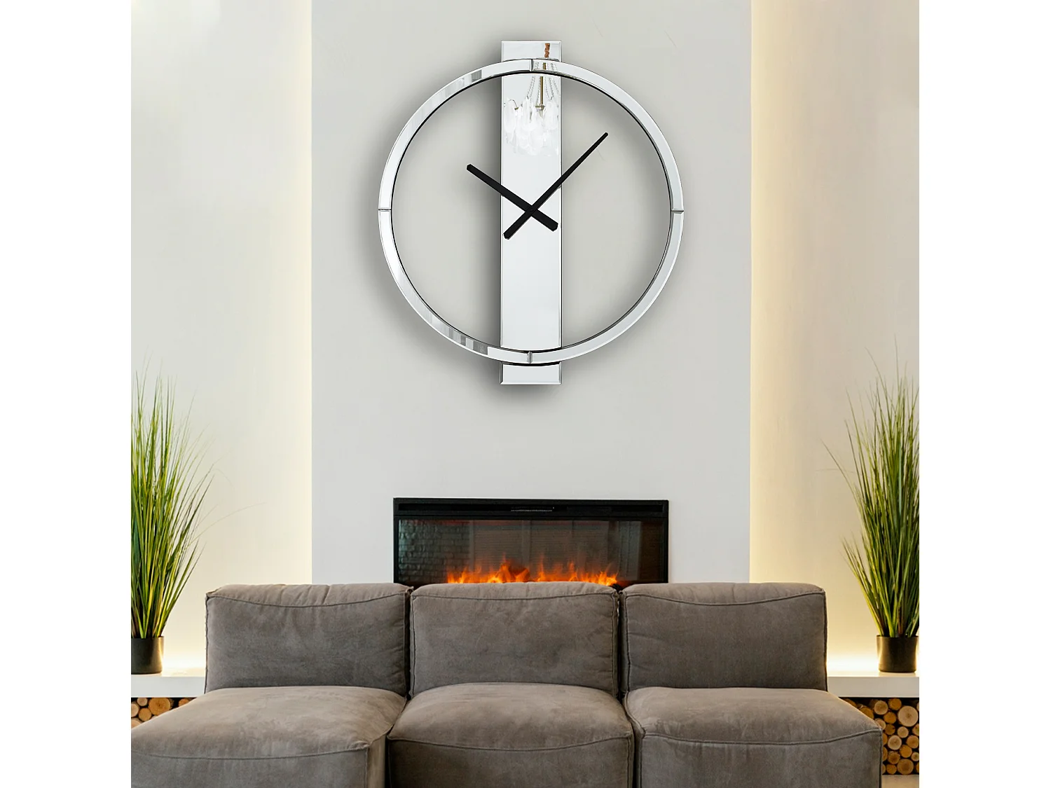 Horloge murale moderne en verre miroir, design épuré, MDF et verre, argenté (68x60x3.8 cm)