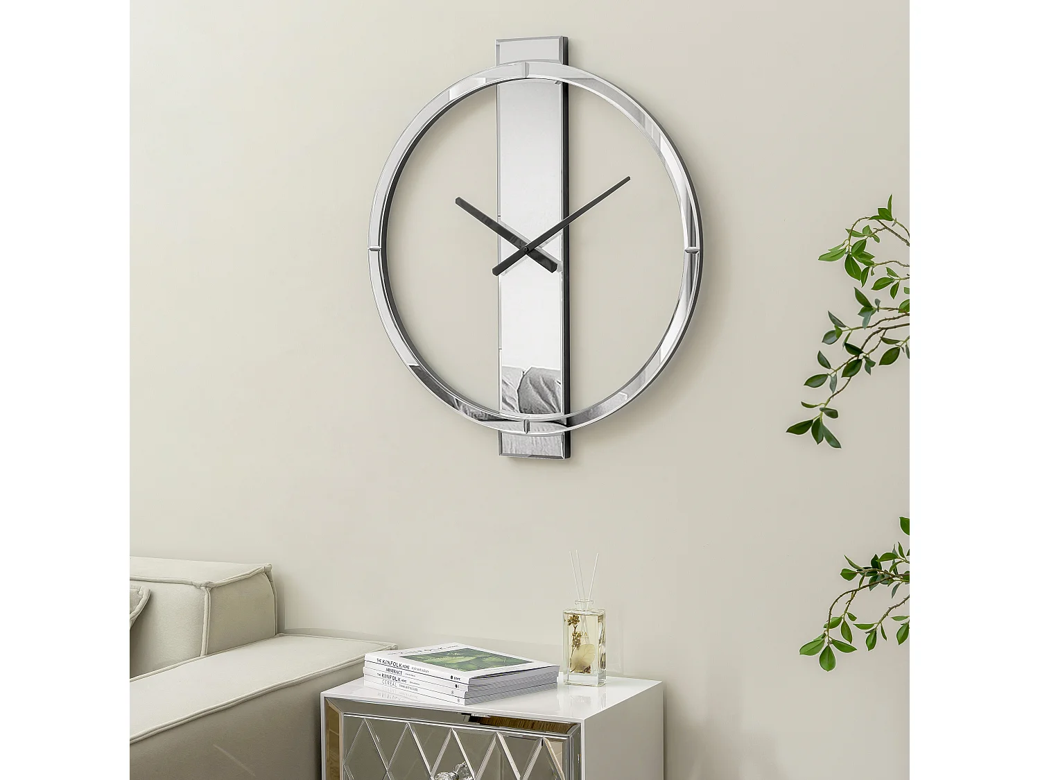 Horloge murale moderne en verre miroir, design épuré, MDF et verre, argenté (68x60x3.8 cm)