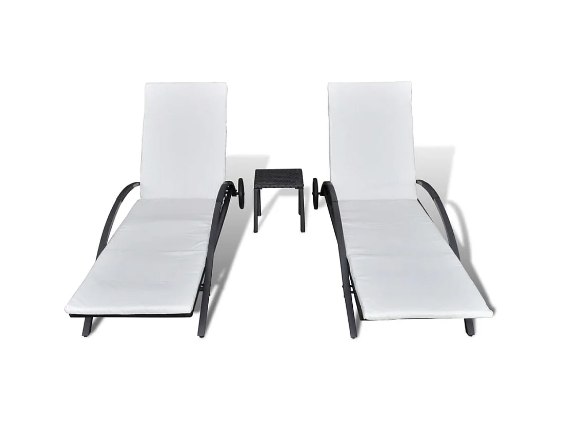 Sillones de resina tejida negra con mesa