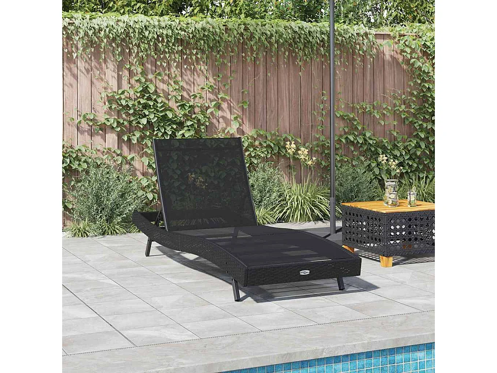 Chaise longue noire en polyrotin et textilène