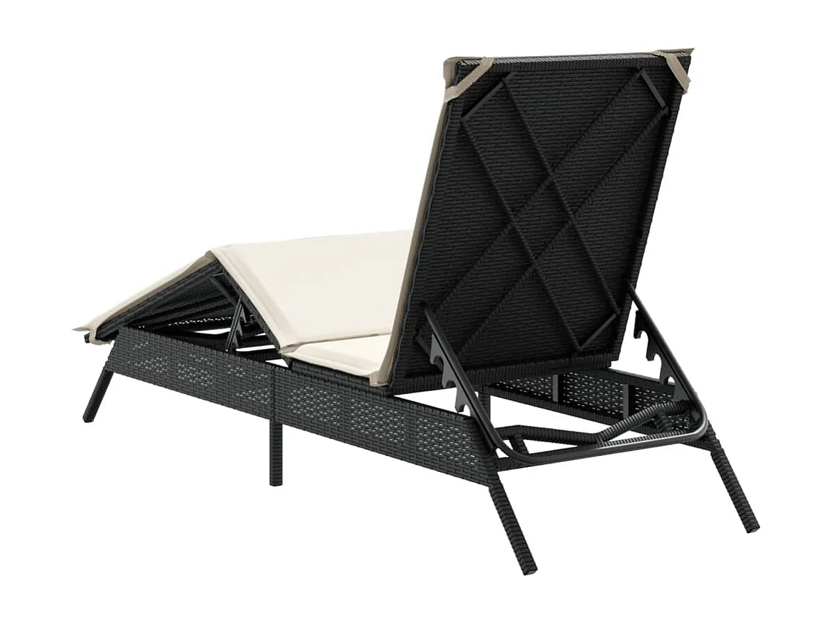 Chaise longue con cojín negro de resina trenzada