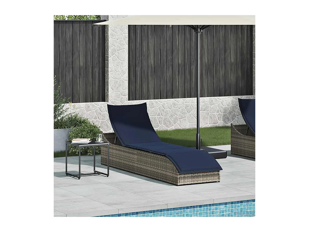 Chaise longue pliante coussin et rangement gris résine tressée