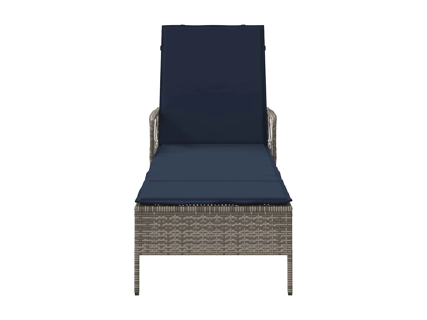 Loungesessel mit grauem Polyrattankissen.
