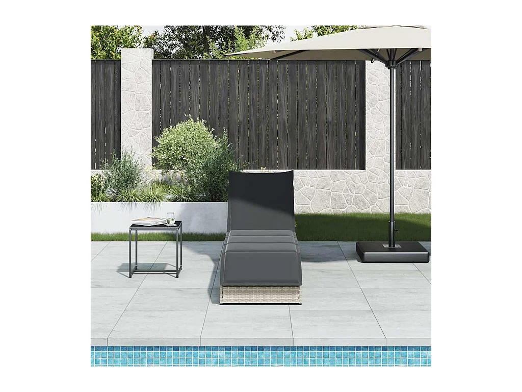 Chaise longue pliante coussin et rangement gris clair polyrotin