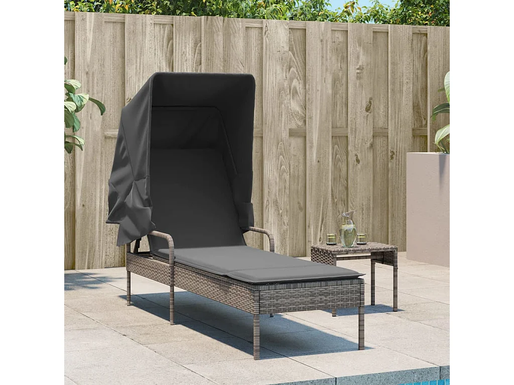 Chaise longue in vimini di resina grigia con baldacchino