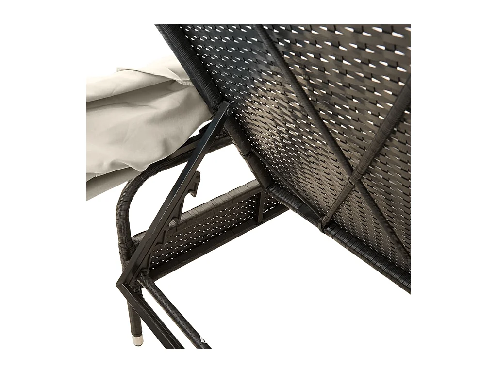 Chaise longue met zwarte rieten kap