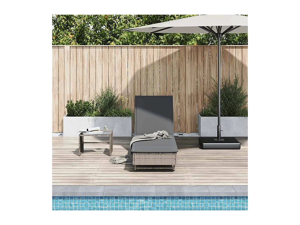 Chaise longue avec roues et coussin gris résine tressée