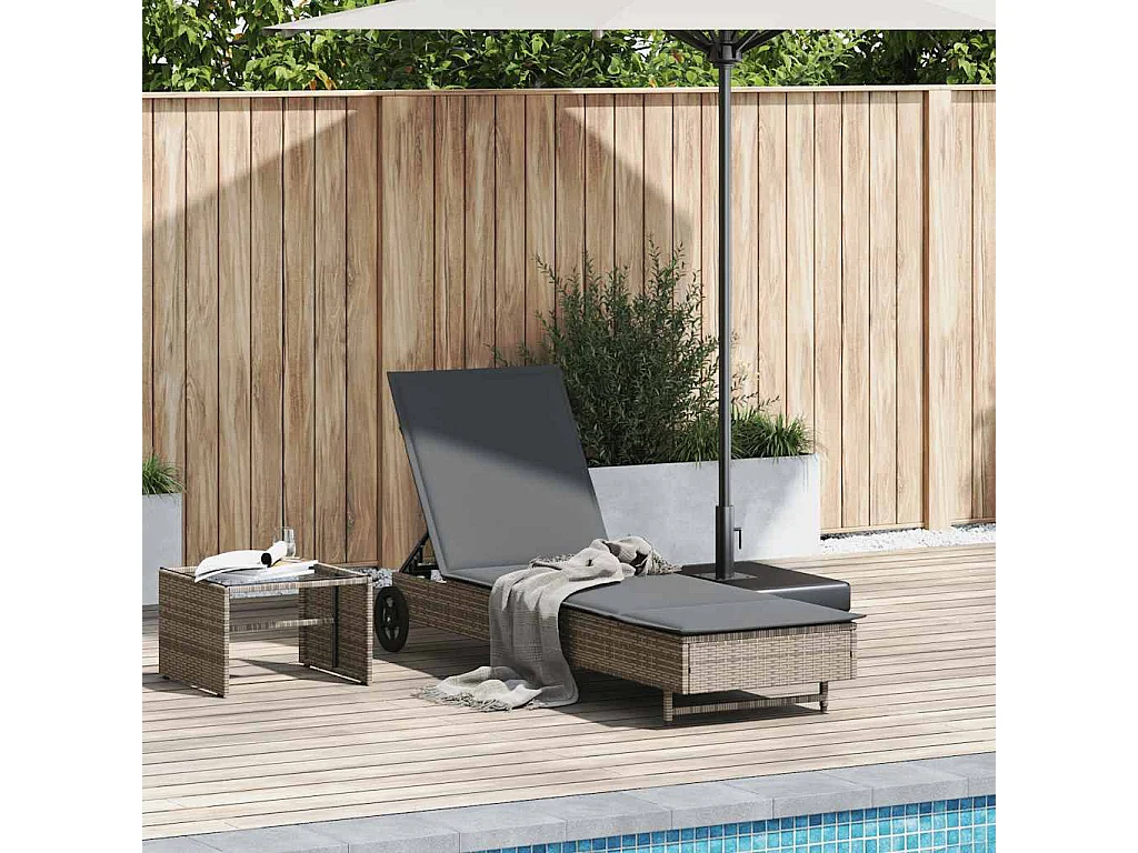 Chaise longue avec roues et coussin gris résine tressée