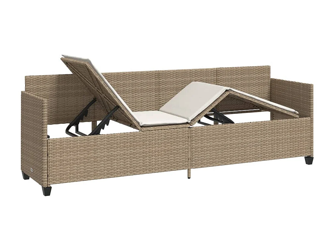 Chaise longue con cuscini in vimini di resina beige