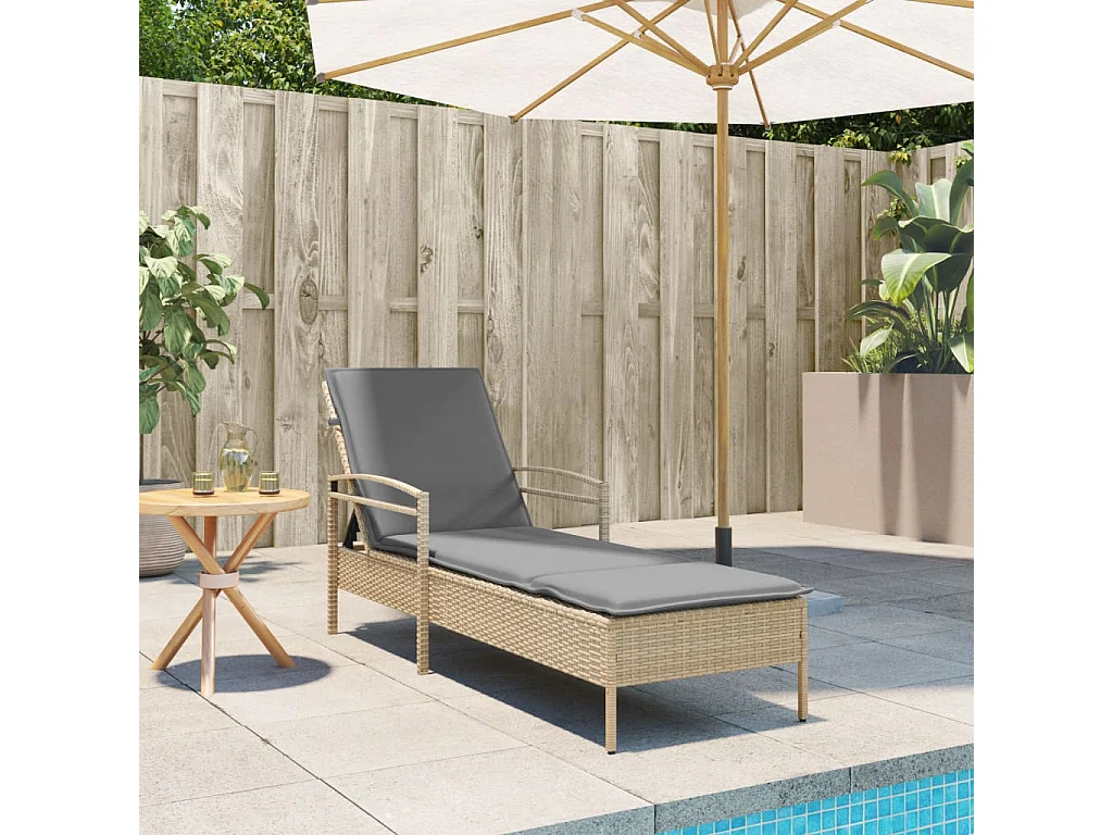 Chaise longue con cojín beige 63x200x81 cm resina tejida