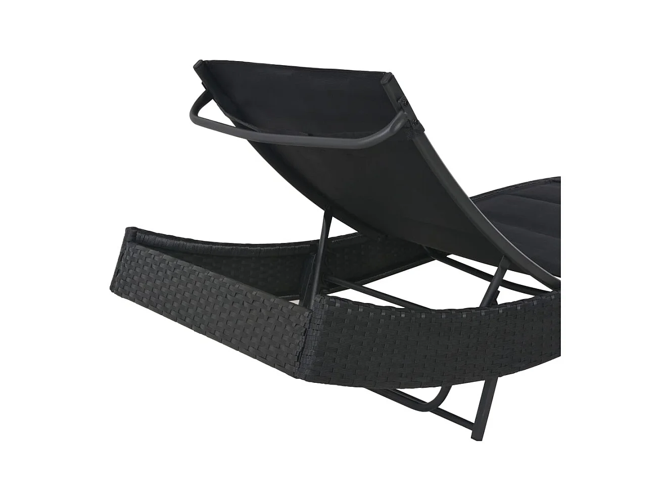 Sillón de resina trenzada y textilene, color negro.