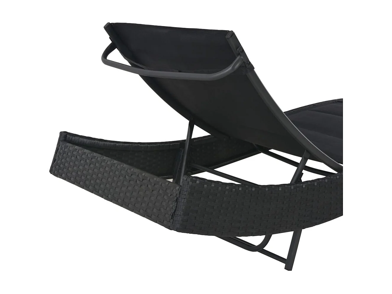 Poltrona in resina intrecciata e textilene, nera