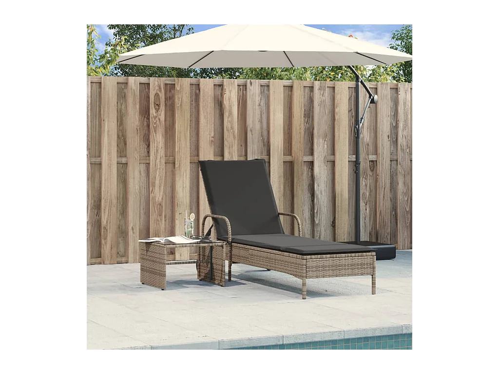 Chaise longue met wielen en grijs geweven harskussen