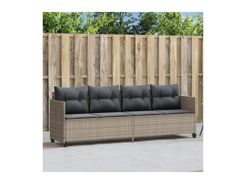 Chaise longue met lichtgrijze kussens van geweven hars