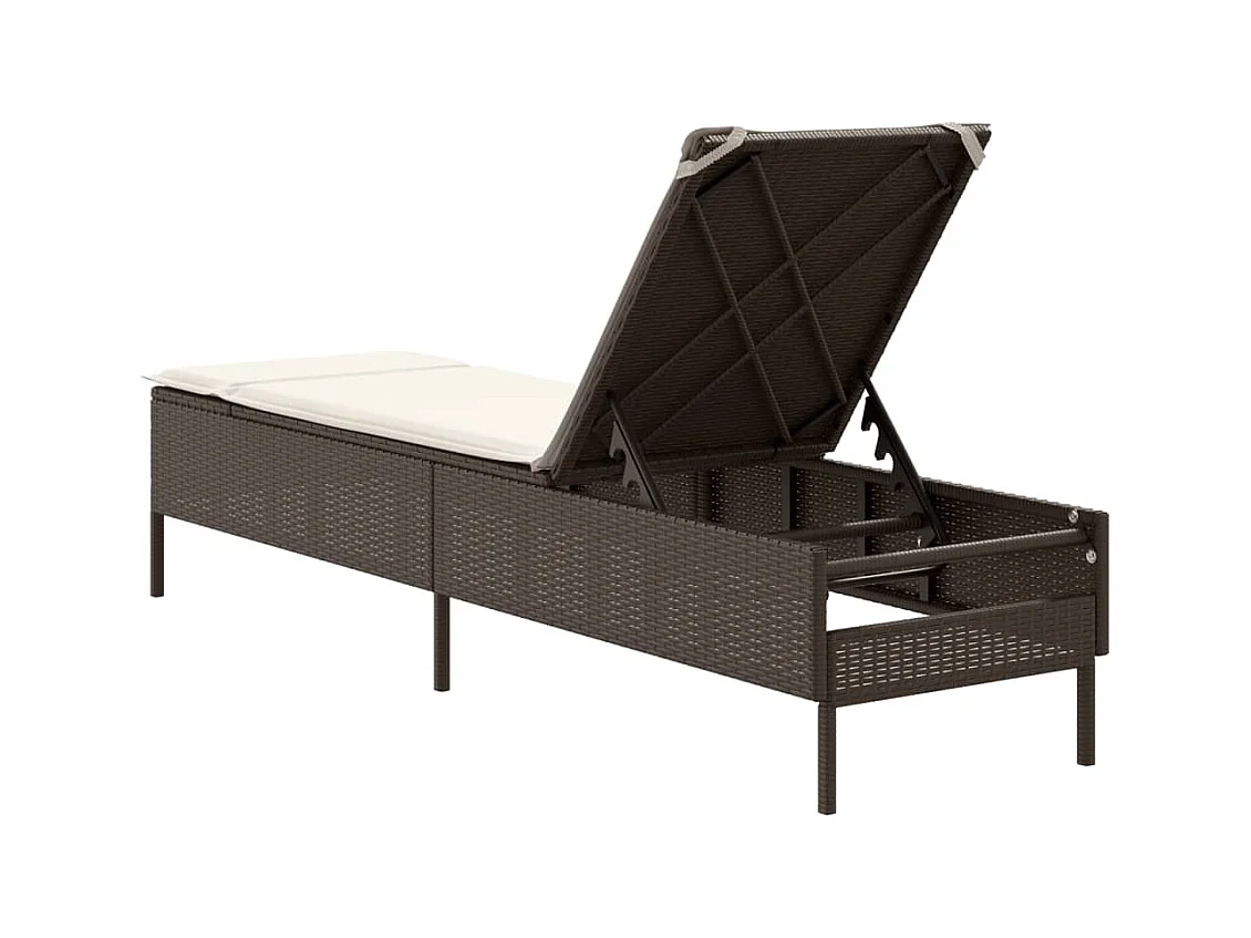 Chaise longue met bruin hars rieten kussen