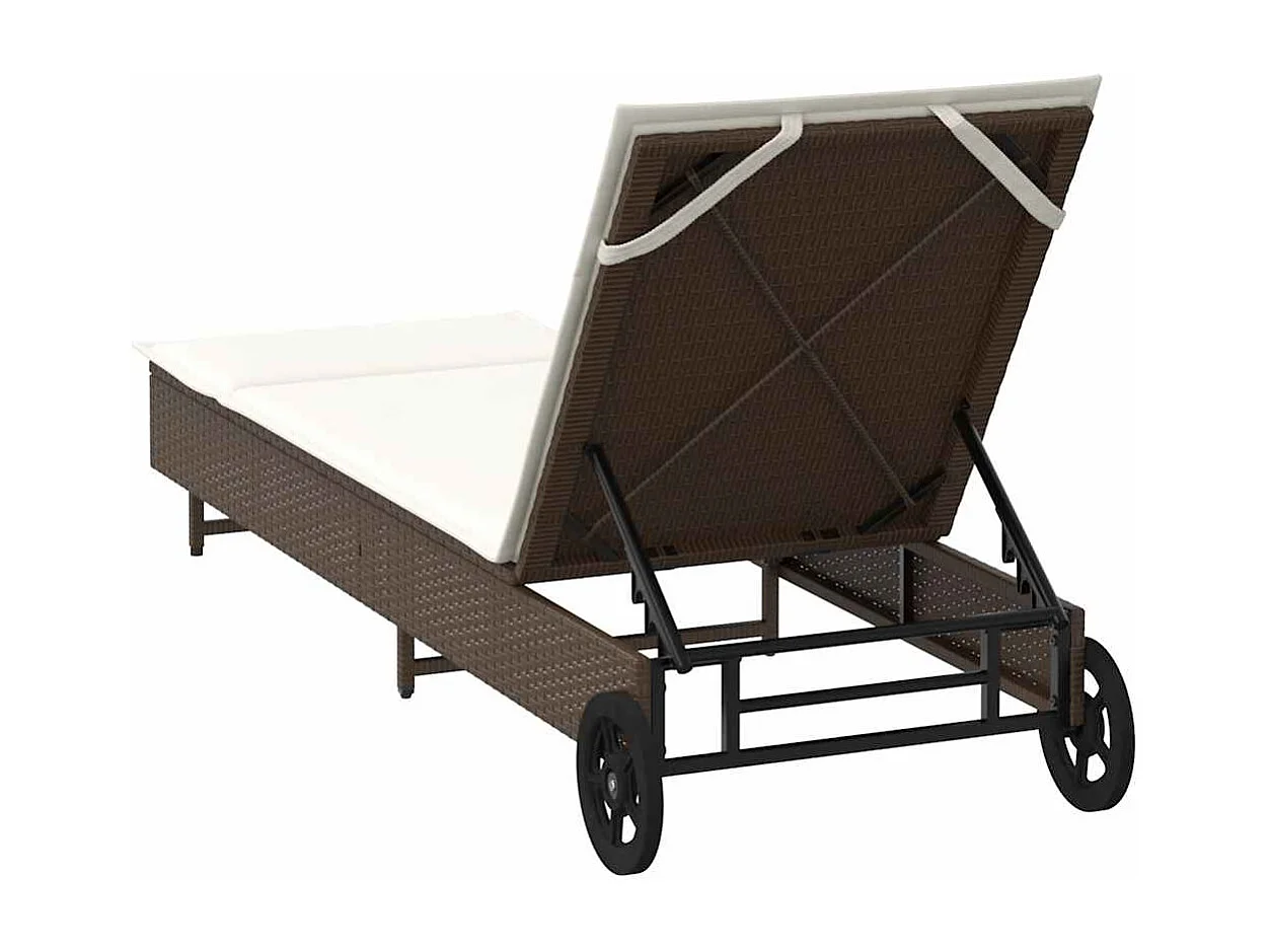 Chaise longue con ruote e cuscino in resina intrecciata marrone