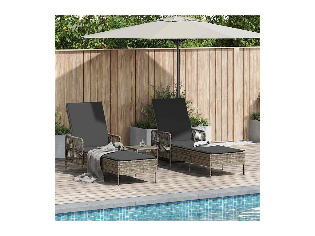 Chaises longues 2 pièces avec coussins et table en poly rattan gris