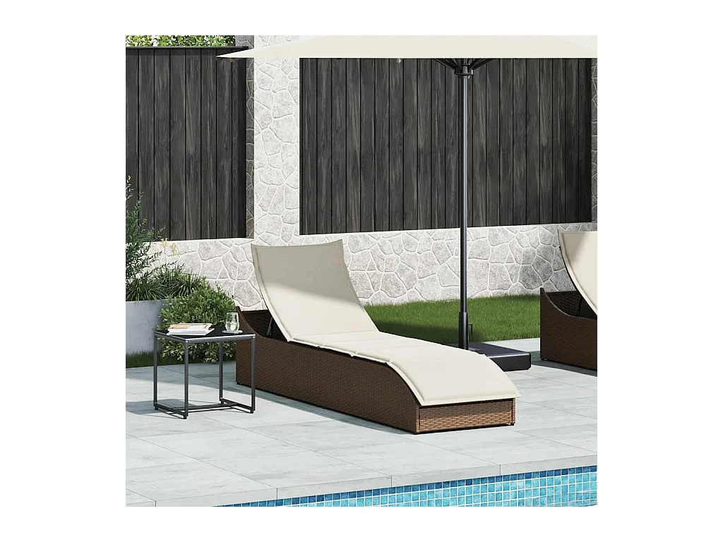 Opvouwbare loungestoel met bruin opbergkussen van geweven hars