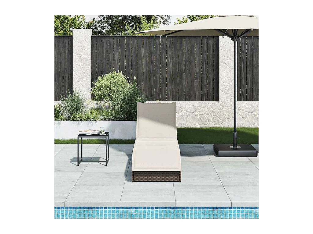 Opvouwbare loungestoel met bruin opbergkussen van geweven hars