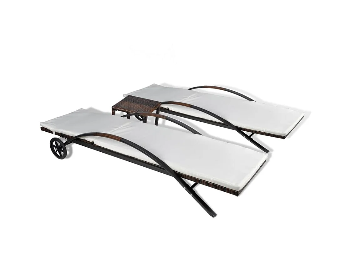 Bruine gevlochten hars ligstoelen met tafel