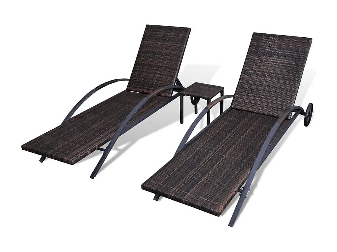 Bruine gevlochten hars ligstoelen met tafel