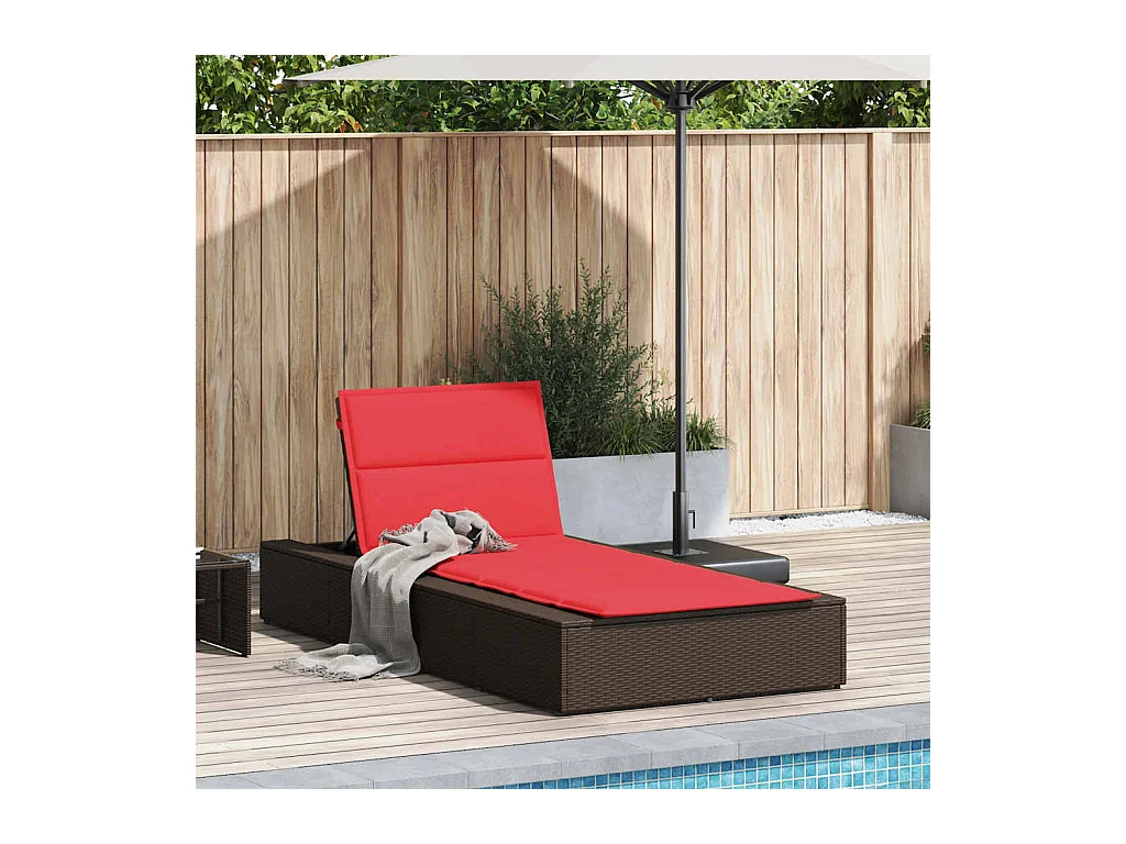 Liegestuhl mit schwimmendem braunem Harzgeflechtkissen