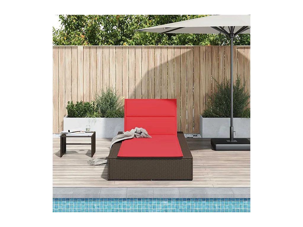 Liegestuhl mit schwimmendem braunem Harzgeflechtkissen