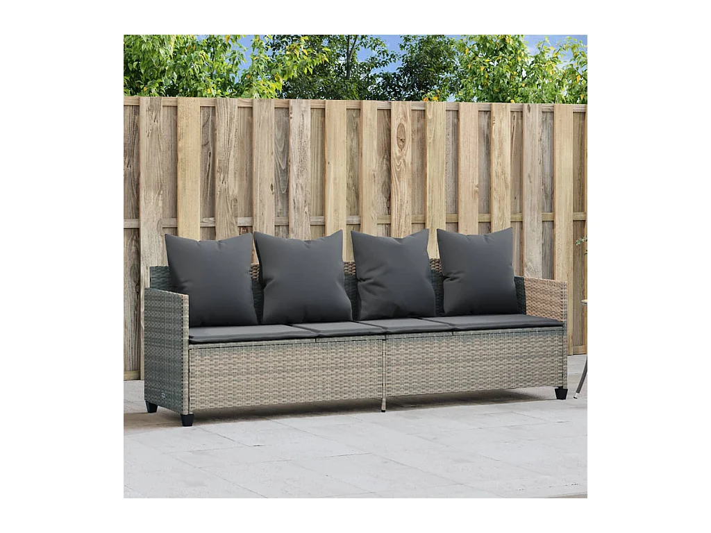 Chaise longue met lichtgrijze kussens van geweven hars