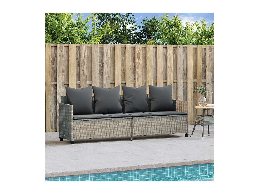 Chaise longue met lichtgrijze kussens van geweven hars